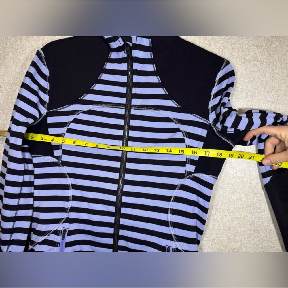 Lululemon Forme Jacket Sea Stripe Polar Haze And Black Yoga Running Size 10 - Picture 4 of 5
